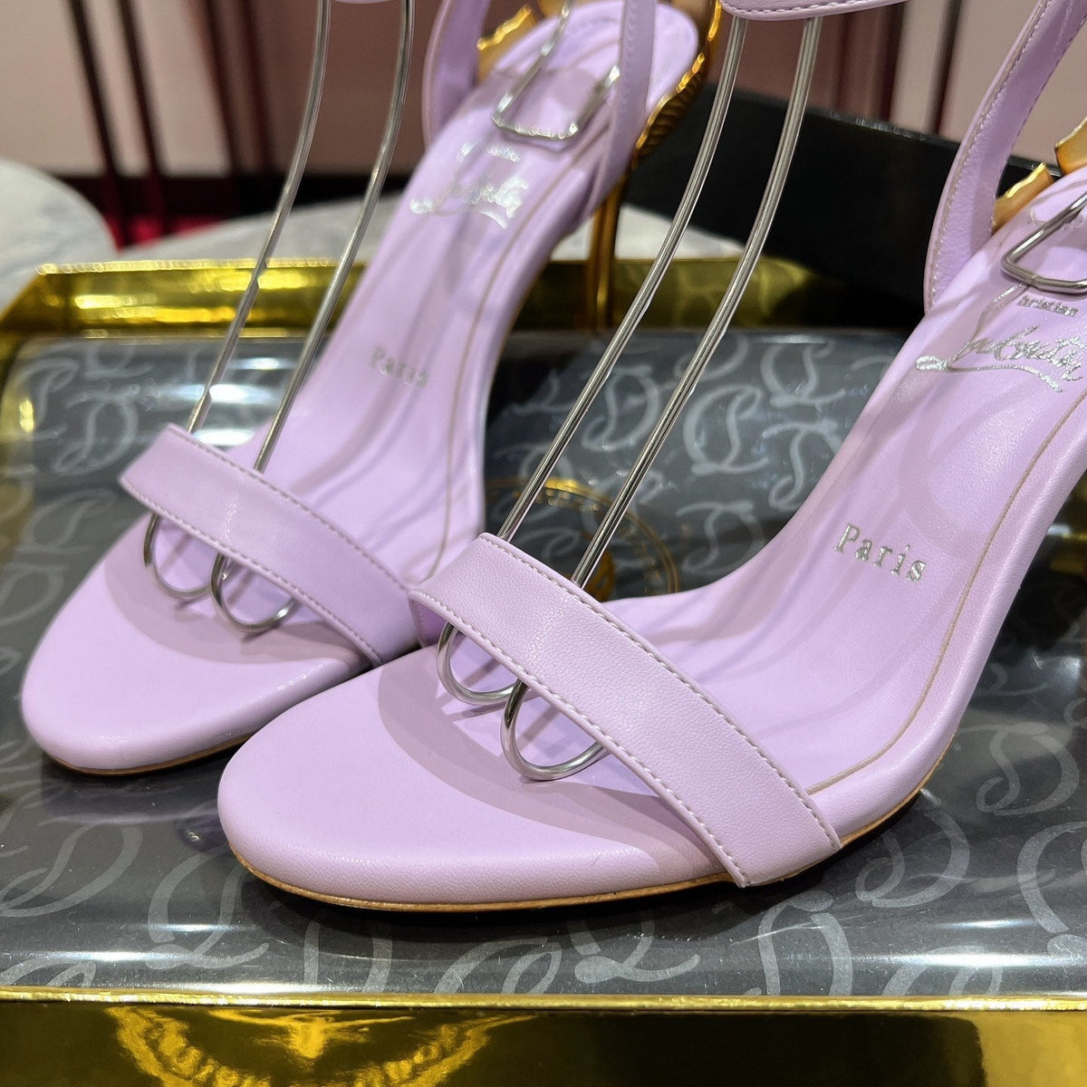 Ava’s Mode - High-Quality Designer Products for You - AFFORDABLE LUXURY HEELS - 8095