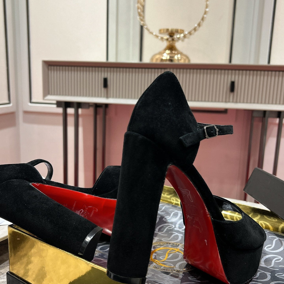 Ava’s Mode - High-Quality Designer Products for You - AFFORDABLE LUXURY HEELS - 8239