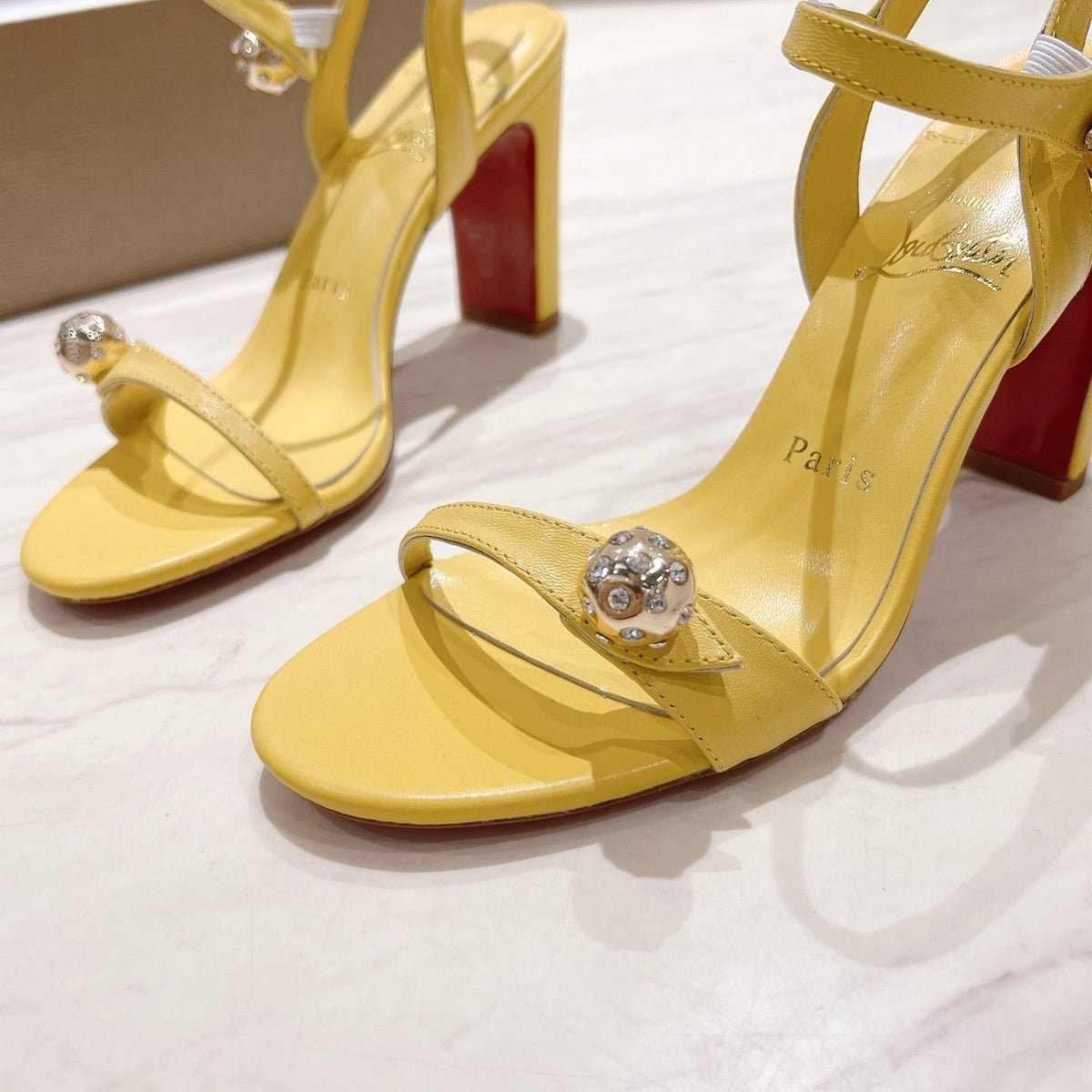 Ava’s Mode - High-Quality Designer Products for You - AFFORDABLE LUXURY HEELS - 8207