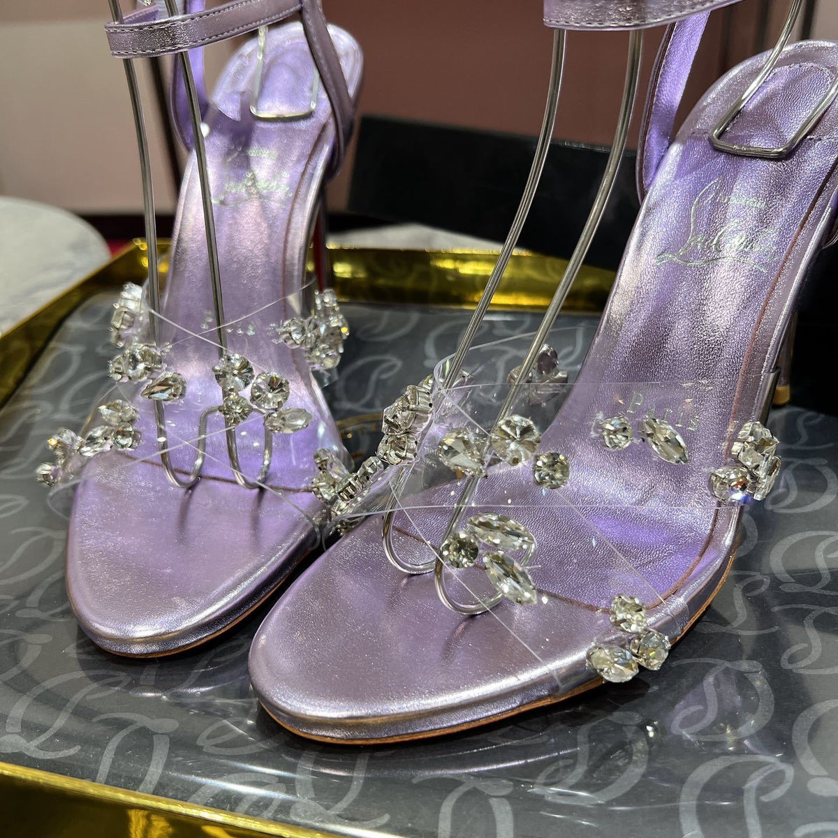 Ava’s Mode - High-Quality Designer Products for You - AFFORDABLE LUXURY HEELS - 8107