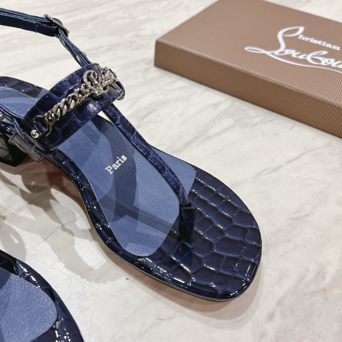 Ava’s Mode - High-Quality Designer Products for You - AFFORDABLE LUXURY HEELS - 8227