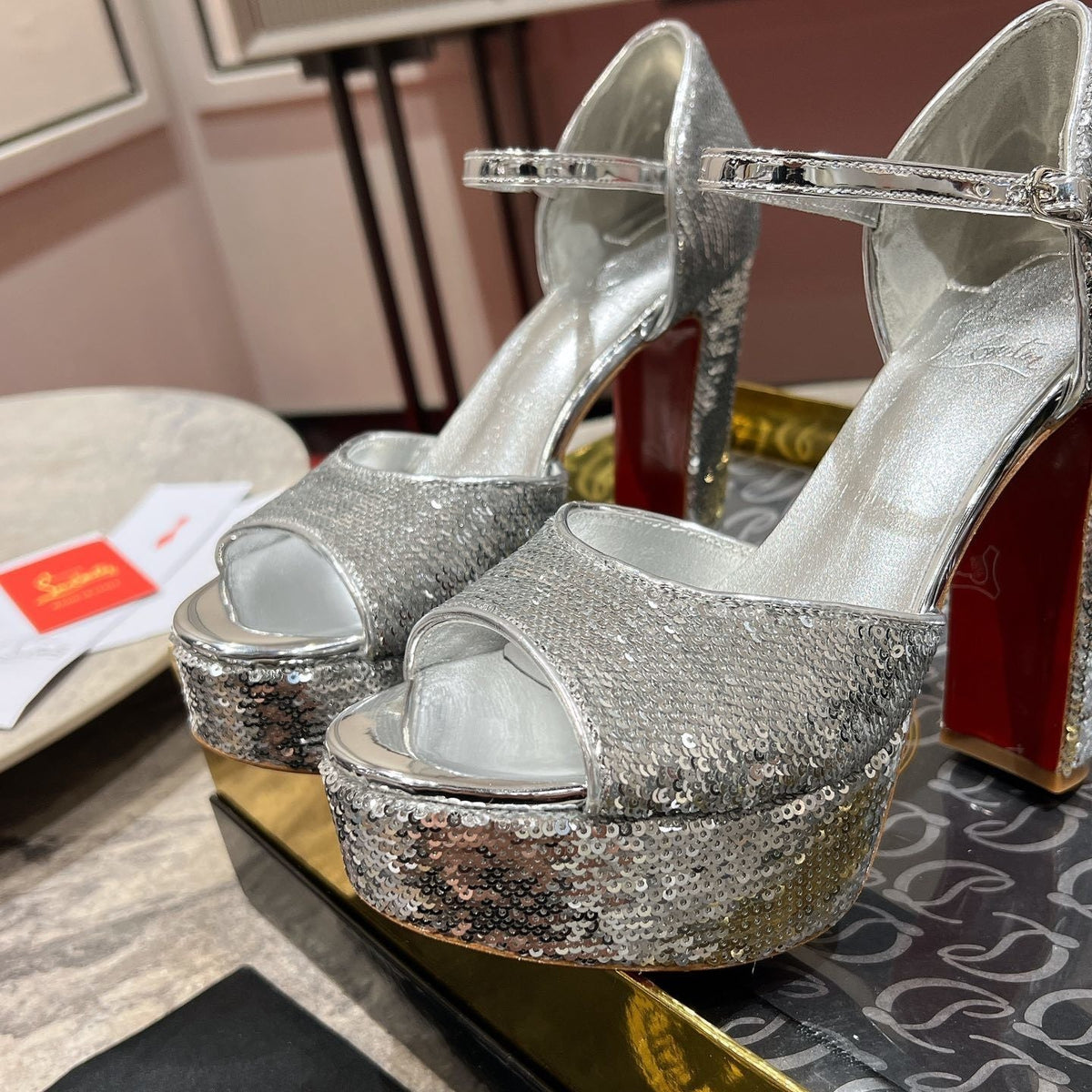 Ava’s Mode - High-Quality Designer Products for You - AFFORDABLE LUXURY HEELS - 8235