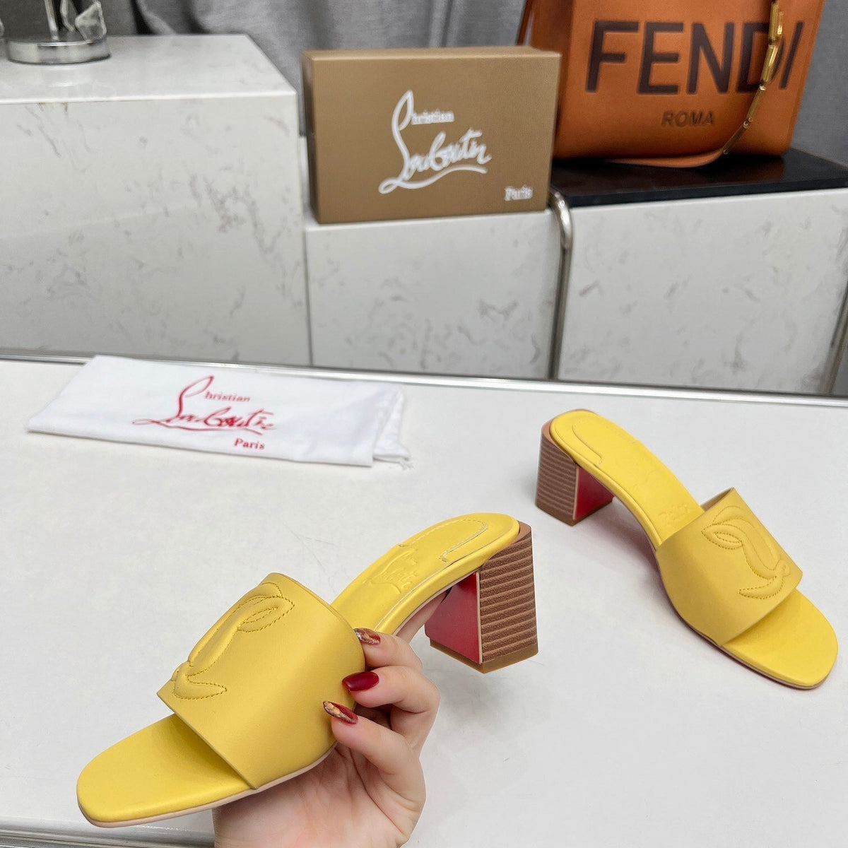 Ava’s Mode - High-Quality Designer Products for You - AFFORDABLE LUXURY HEELS - 8055