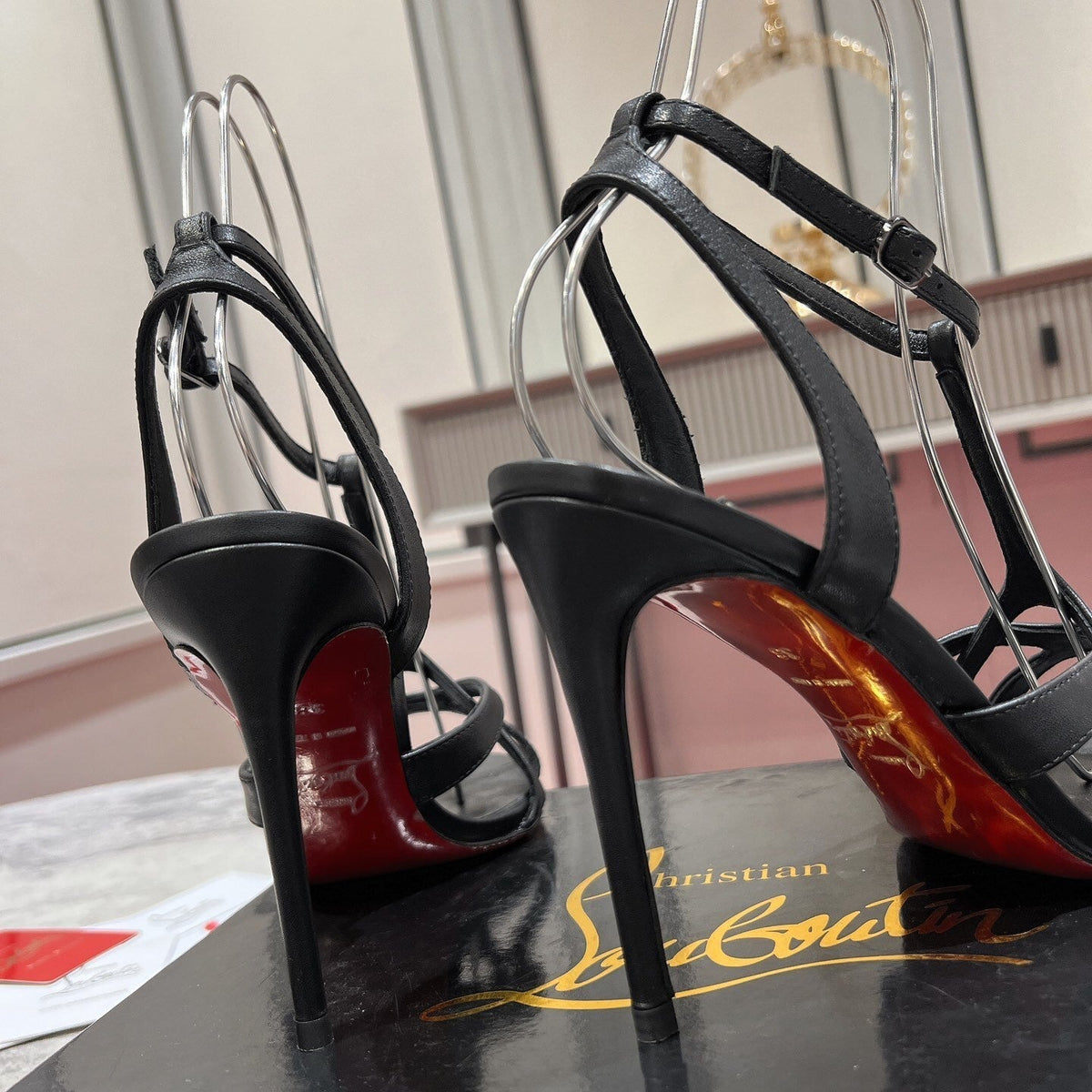 Ava’s Mode - High-Quality Designer Products for You - AFFORDABLE LUXURY HEELS - 8075