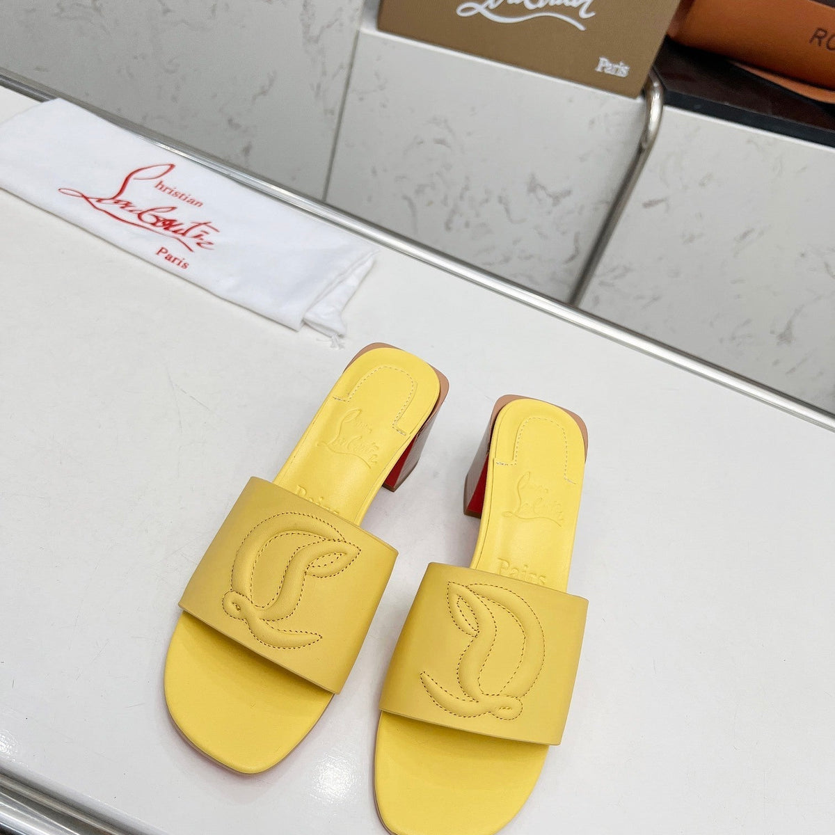 Ava’s Mode - High-Quality Designer Products for You - AFFORDABLE LUXURY HEELS - 8055