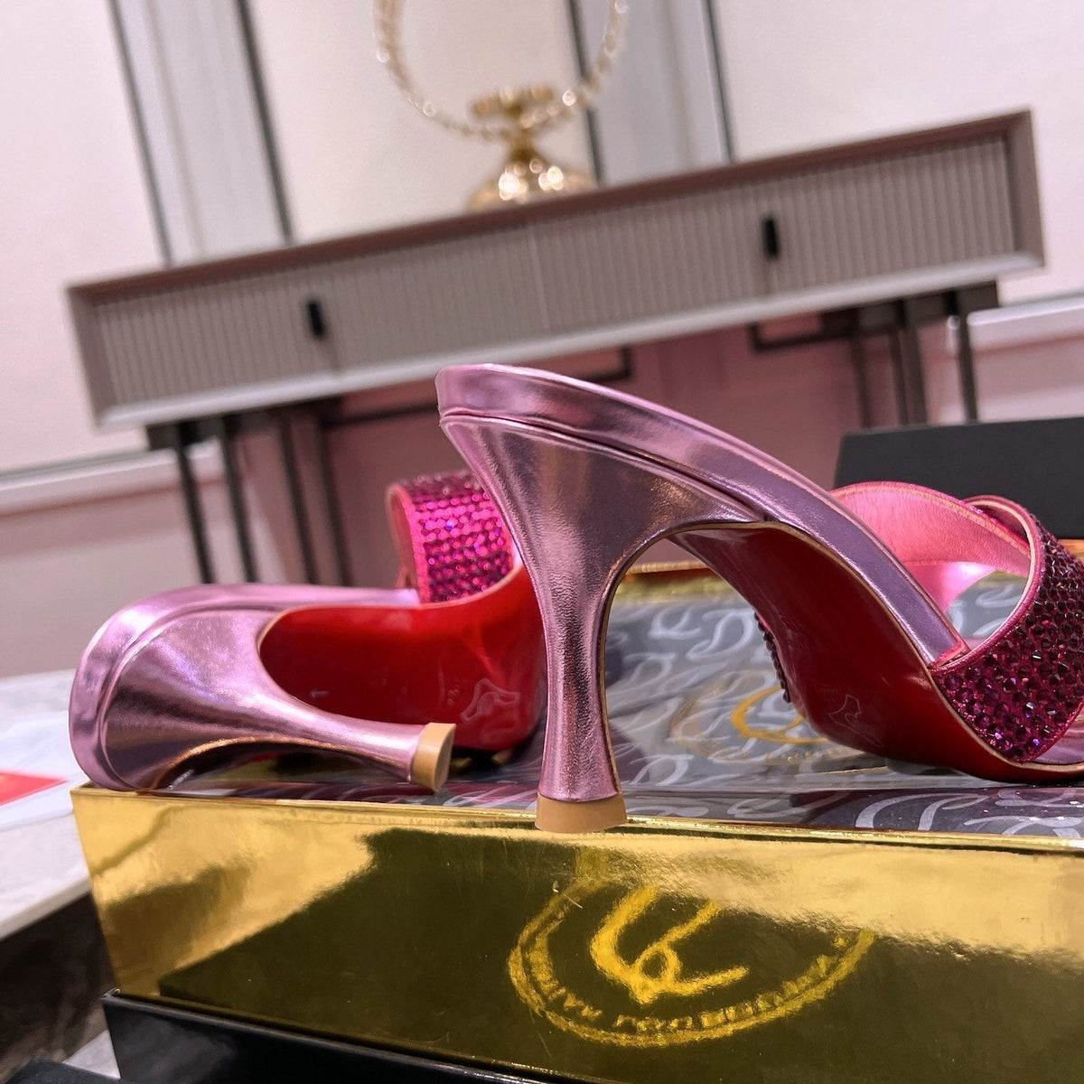 Ava’s Mode - High-Quality Designer Products for You - AFFORDABLE LUXURY HEELS - 8087