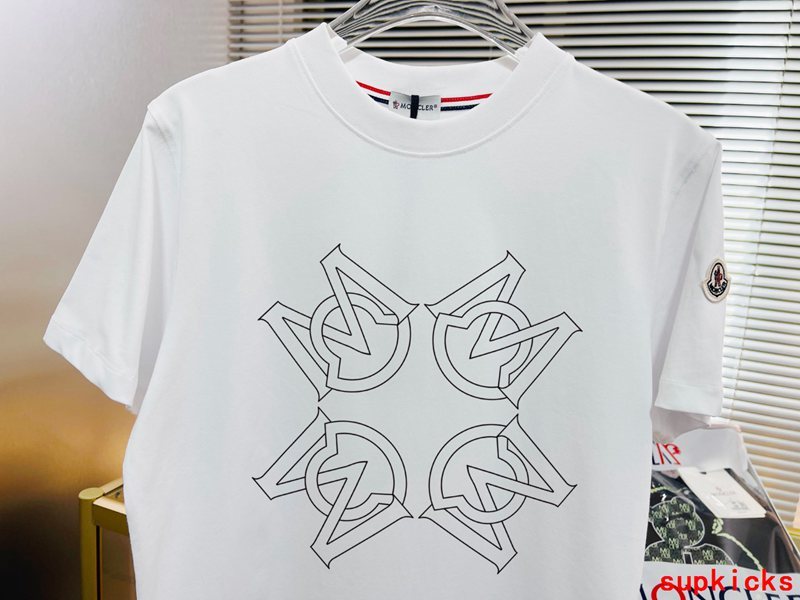 Moncler Luxury Cloth