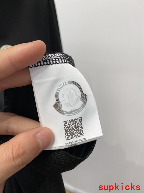 Moncler Luxury Cloth