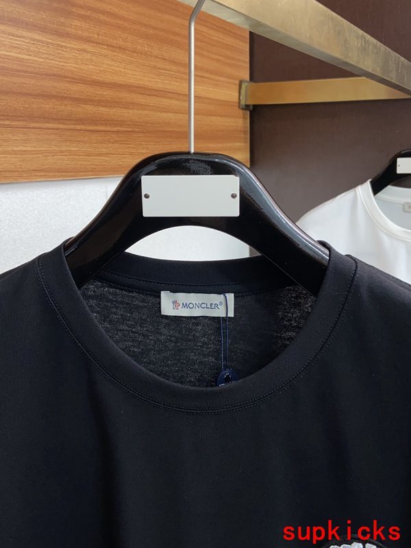 Moncler Luxury Cloth