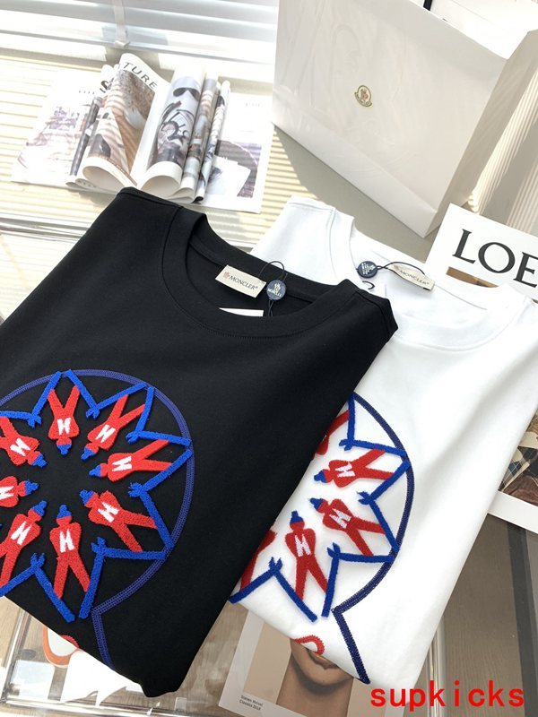 Moncler Luxury Cloth