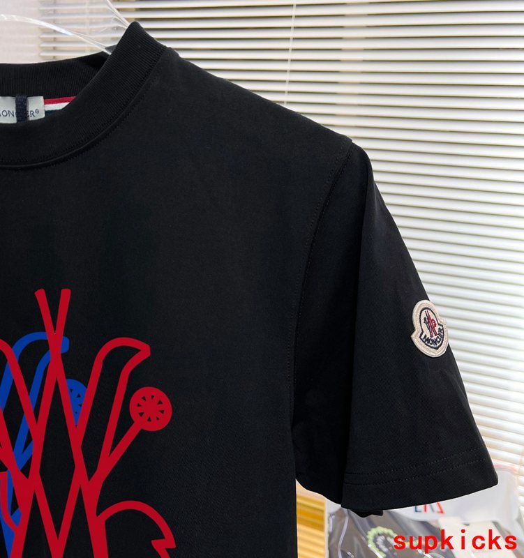 Moncler Luxury Cloth
