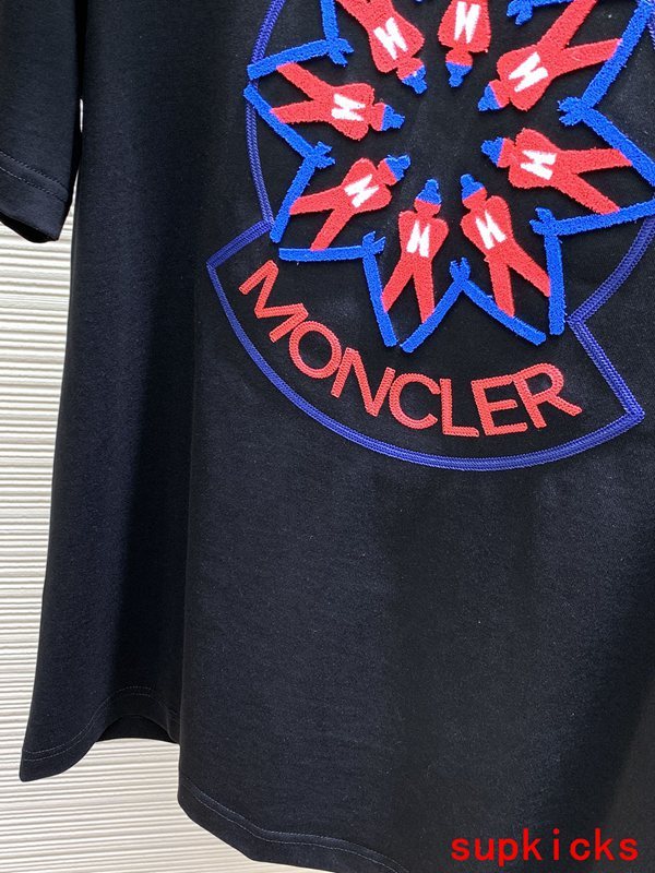 Moncler Luxury Cloth