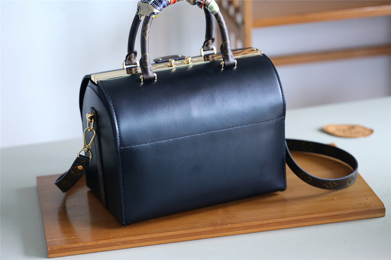 I W Fashion Lu-Vi bags - 8181