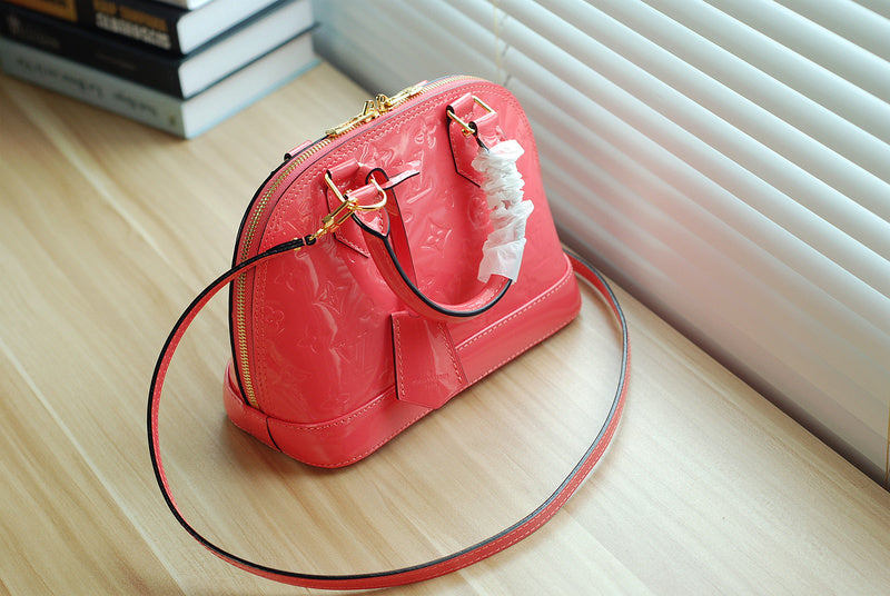 I W Fashion Lu-Vi bags - 8275