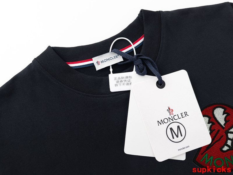 Moncler Luxury Cloth