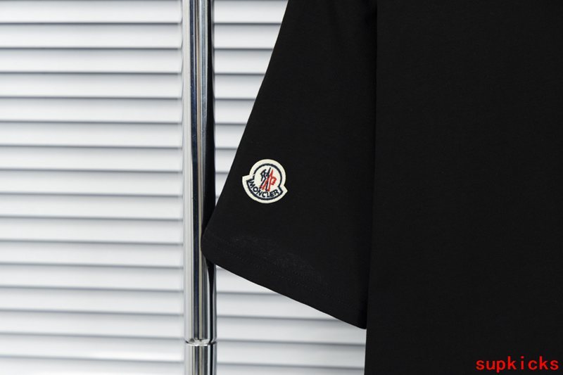 Moncler Luxury Cloth