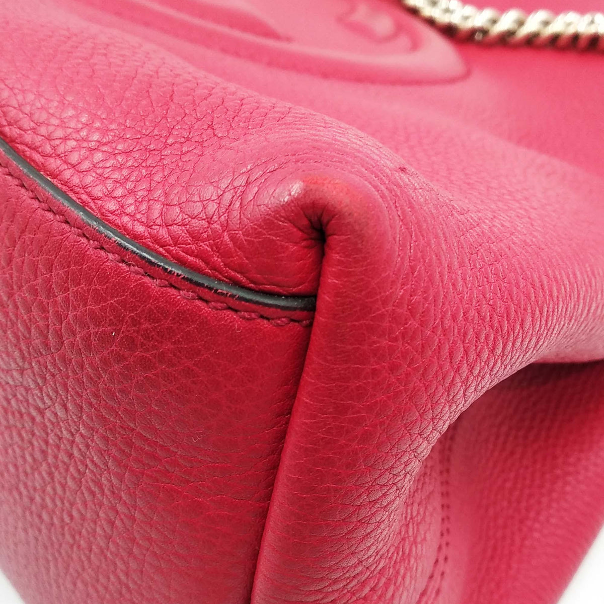 Medium Soho Chain Shoulder Bag Crimson Pink