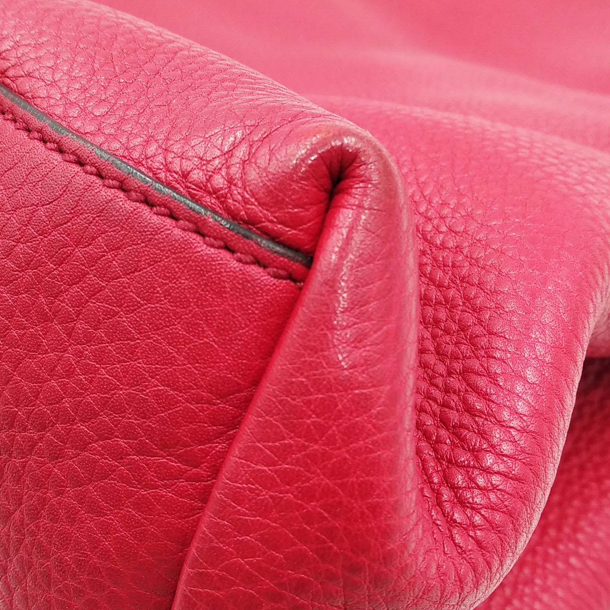 Medium Soho Chain Shoulder Bag Crimson Pink