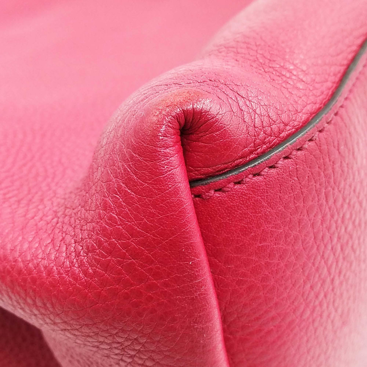 Medium Soho Chain Shoulder Bag Crimson Pink