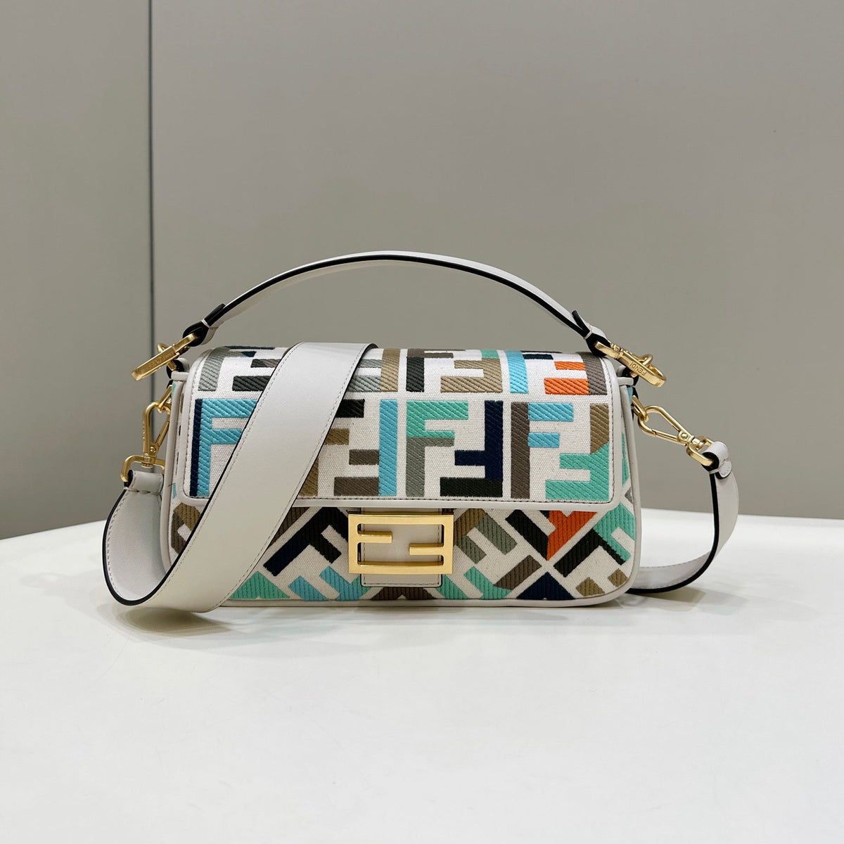 Elite Carryalls