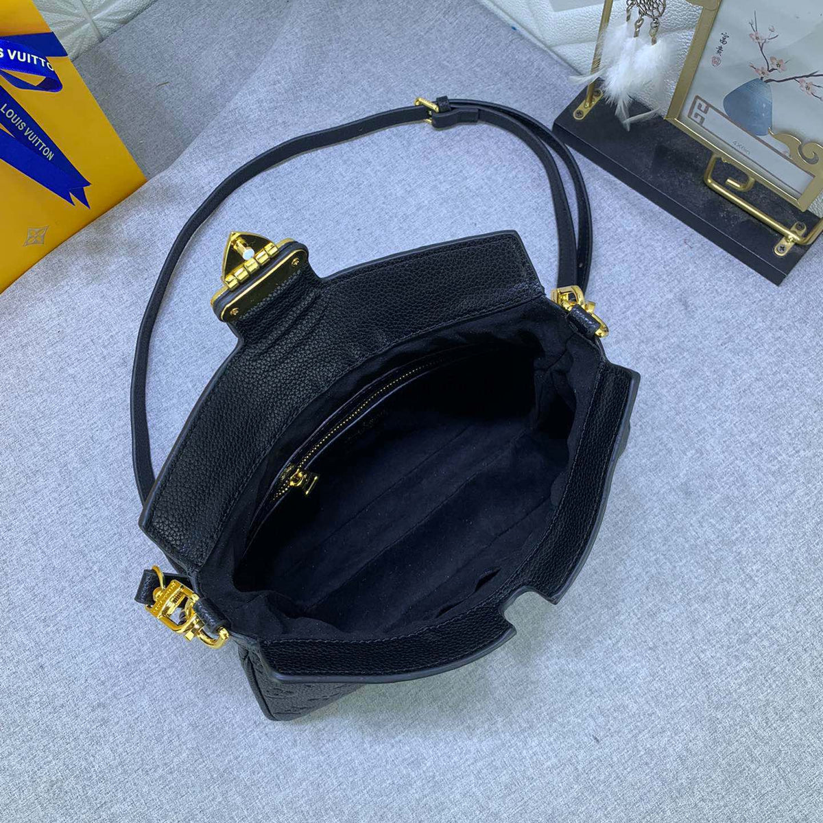 Elite Carryalls