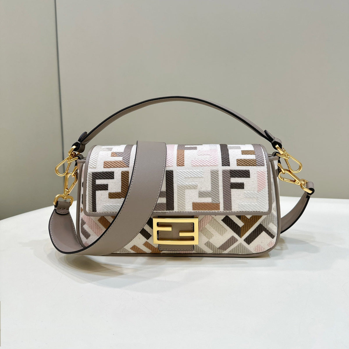 Elite Carryalls