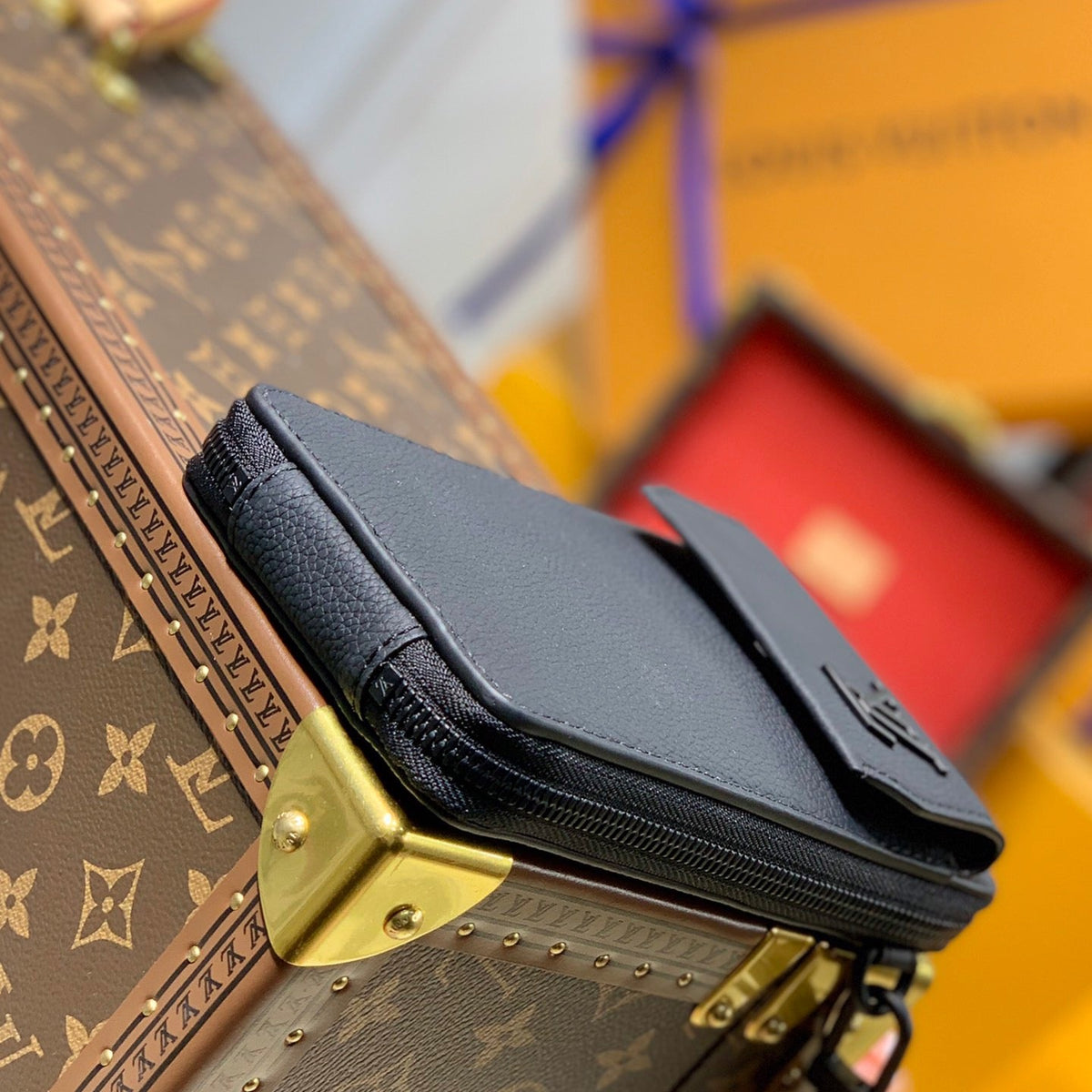 LOU AEROGRAM PHONE POUCH
