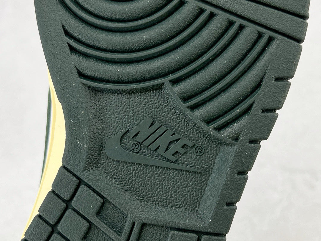 DUNK LOW VINTAGE GREEN