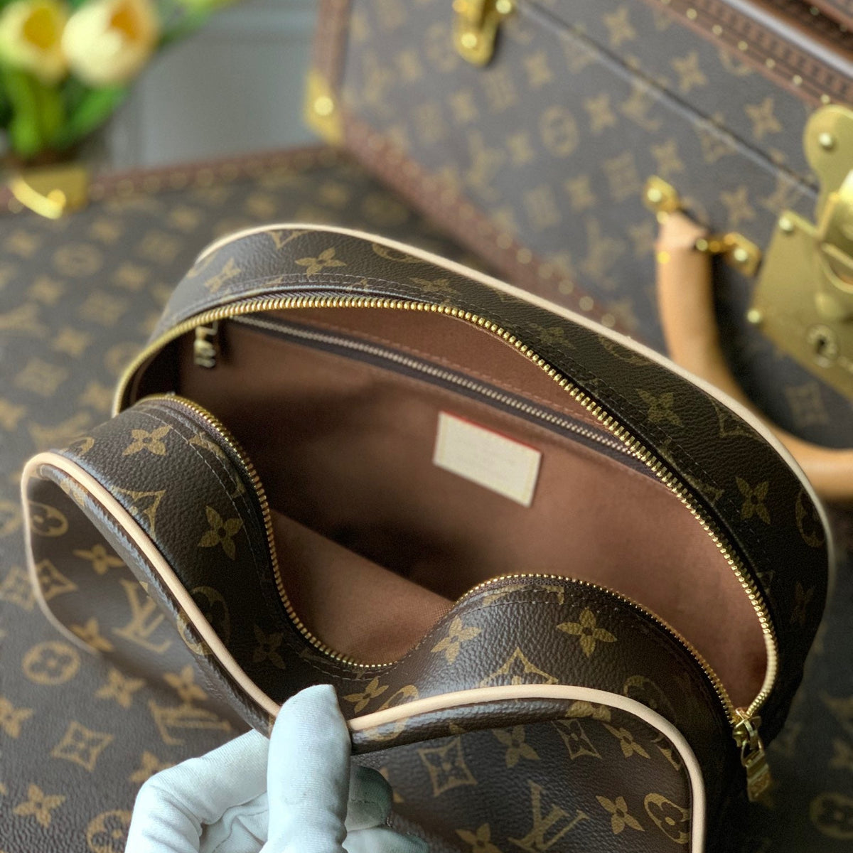 LOU TOILETRY BAG 25