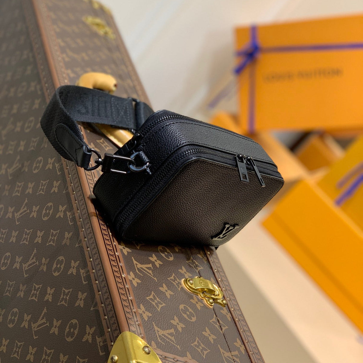 LOU ALPHA WEARABLE WALLET