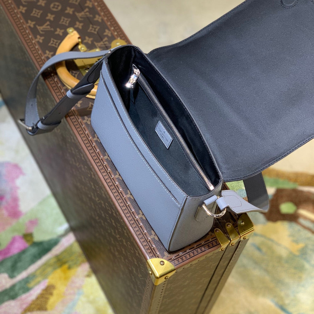 LOU NEW FLAP MESSENGER BAG