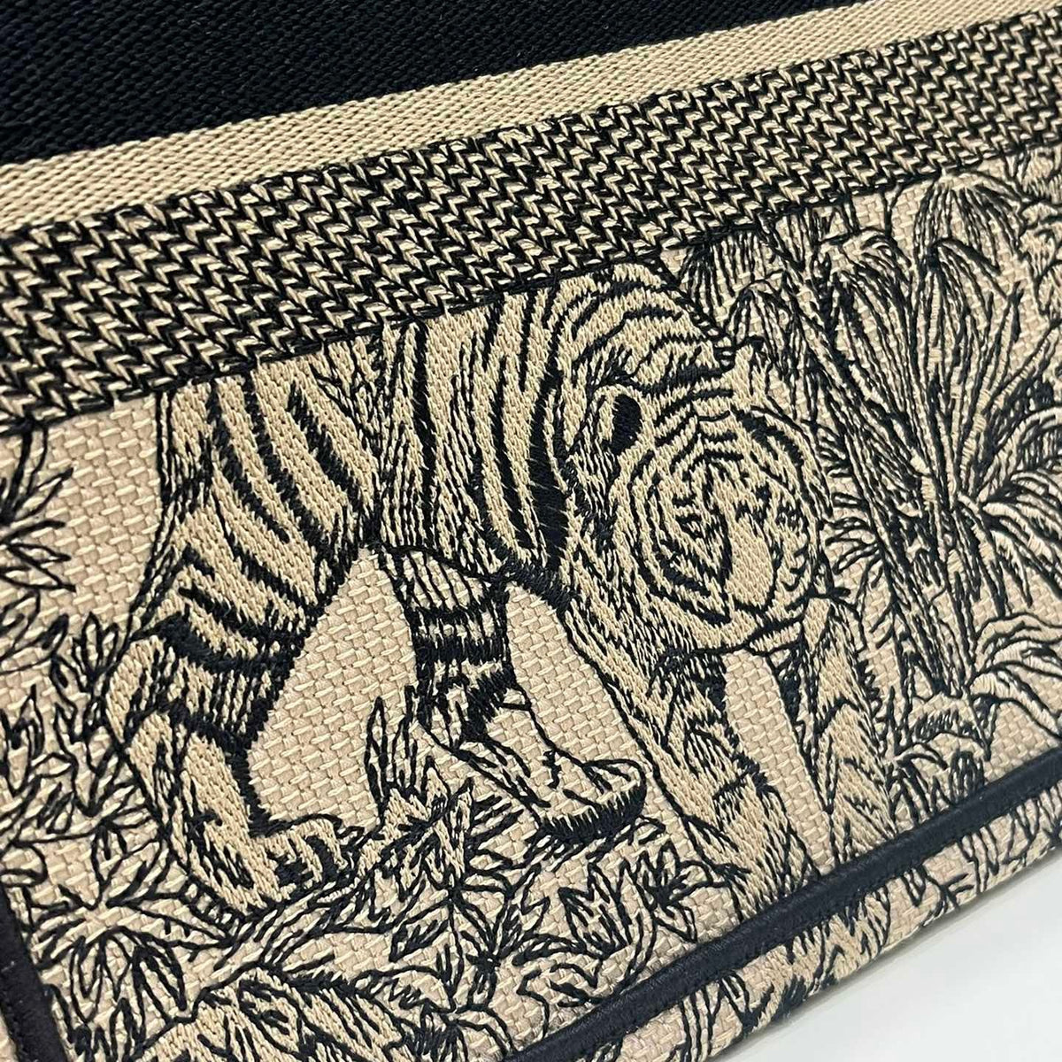 CD MEDIUM BOOK TOTE BAG