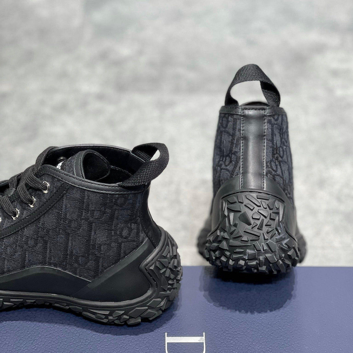 CD B28 SNEAKERS