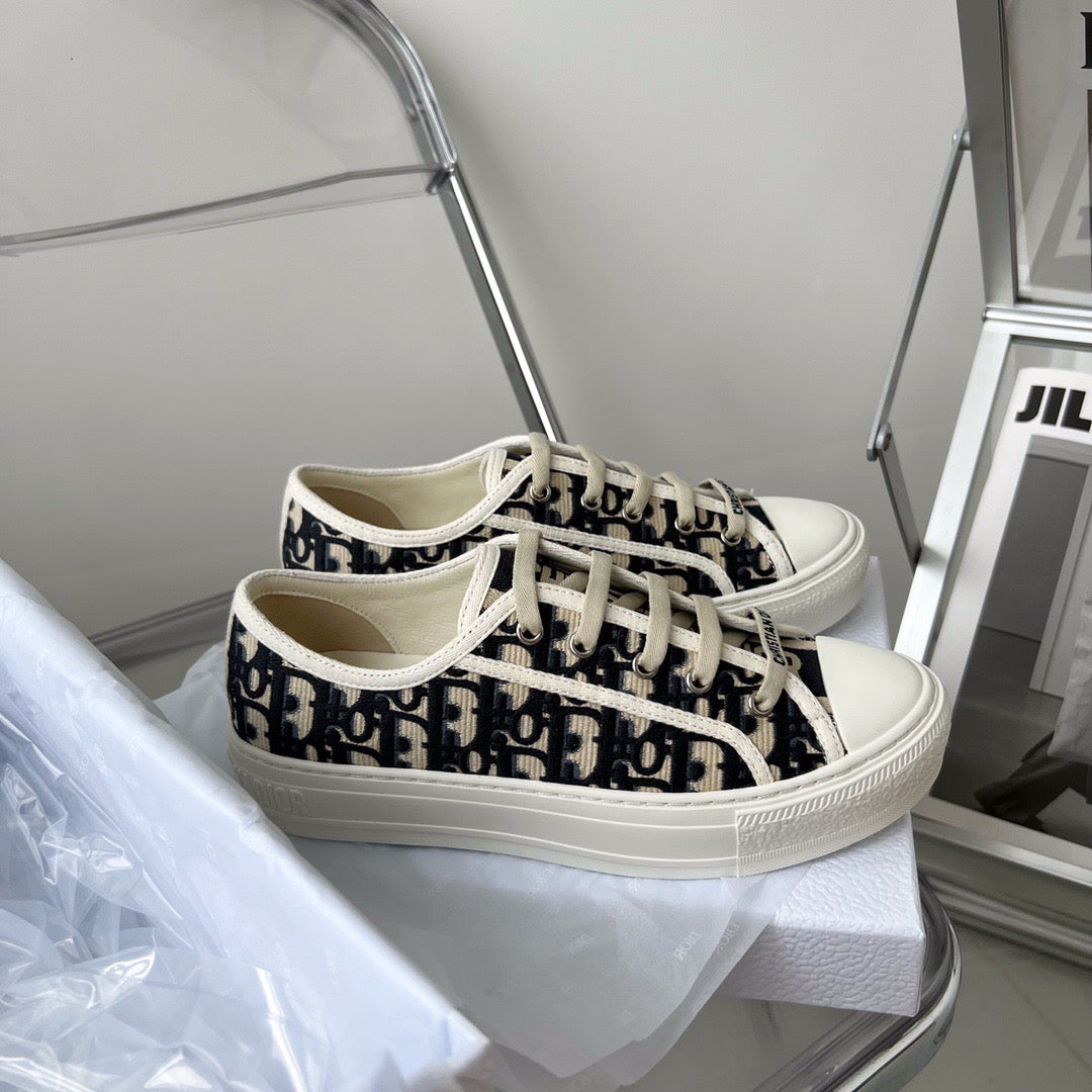 CD WALKN SNEAKER