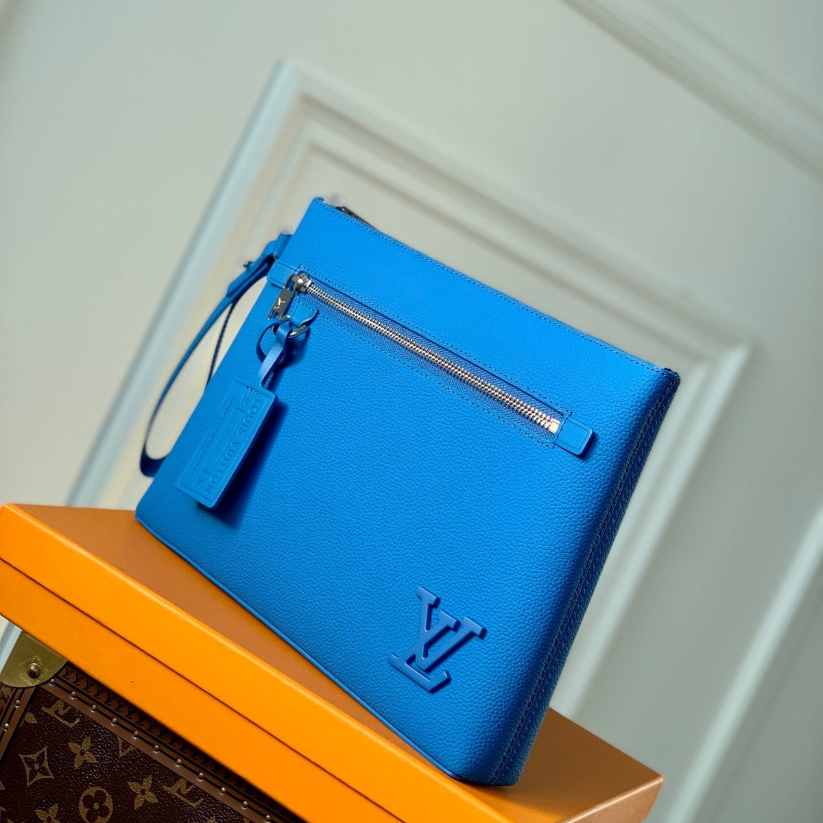 LOU TAKEOFF POUCH