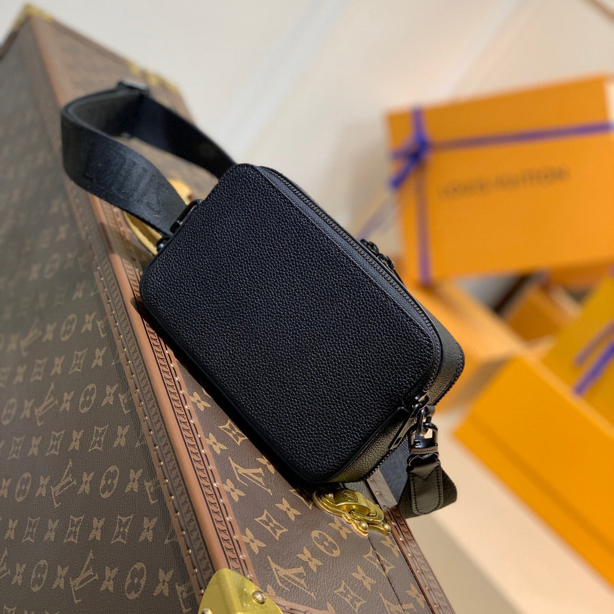 LOU ALPHA WEARABLE WALLET
