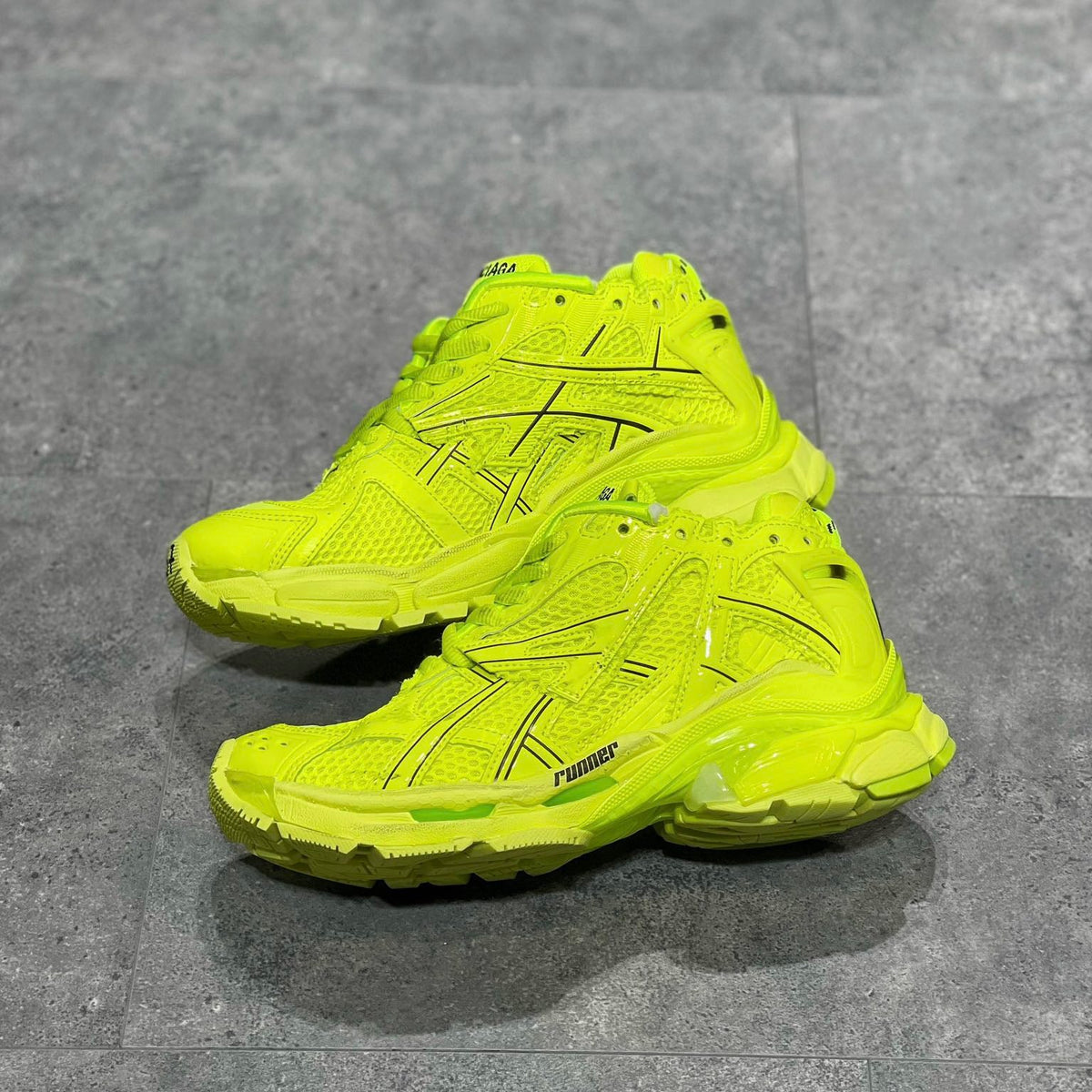 BAL RUNNER TRAINERS