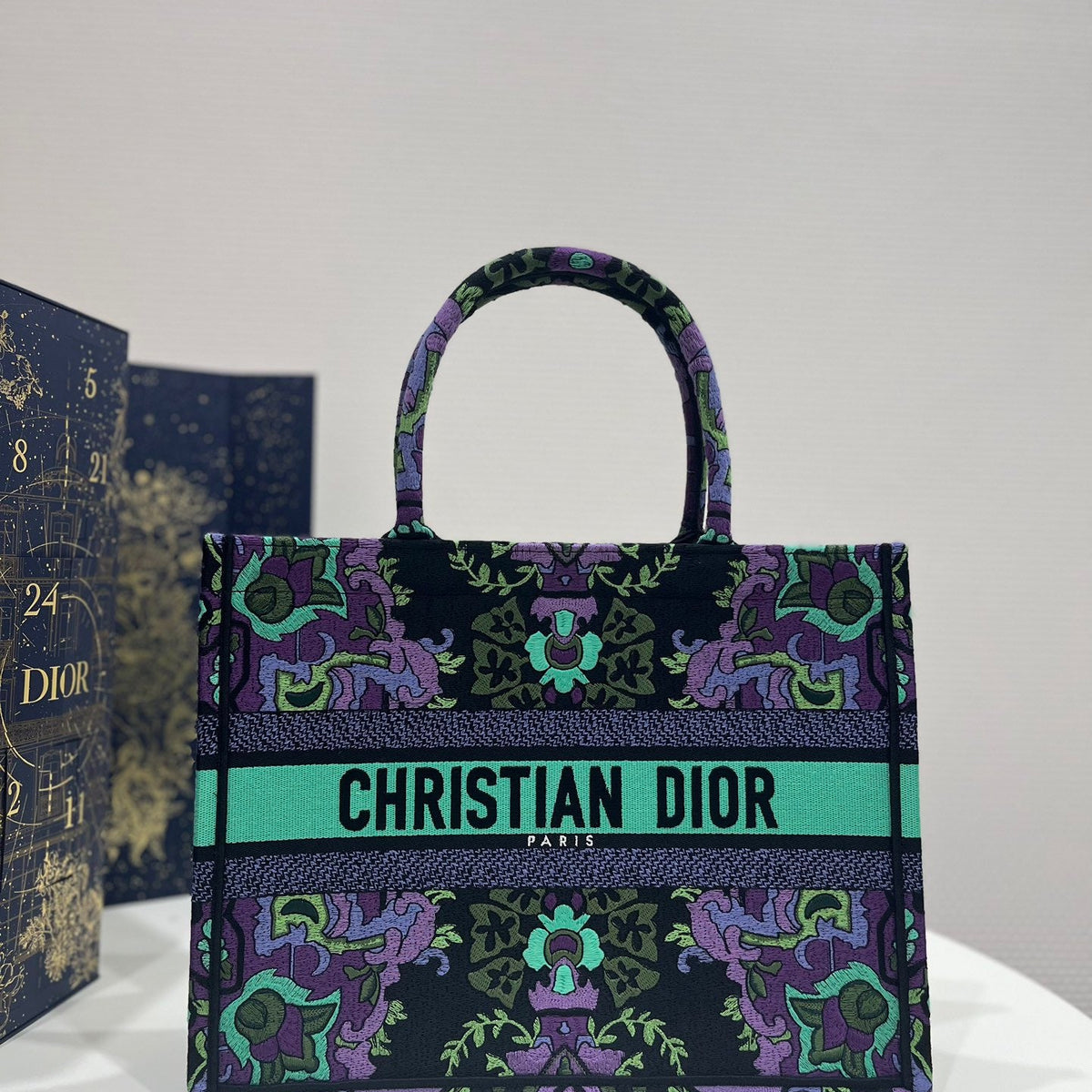 CD MEDIUM BOOK TOTE BAG