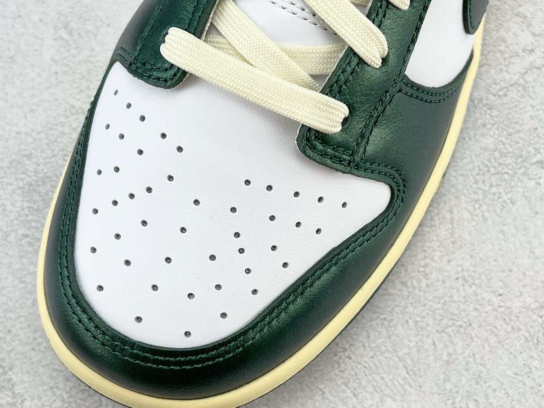 DUNK LOW VINTAGE GREEN