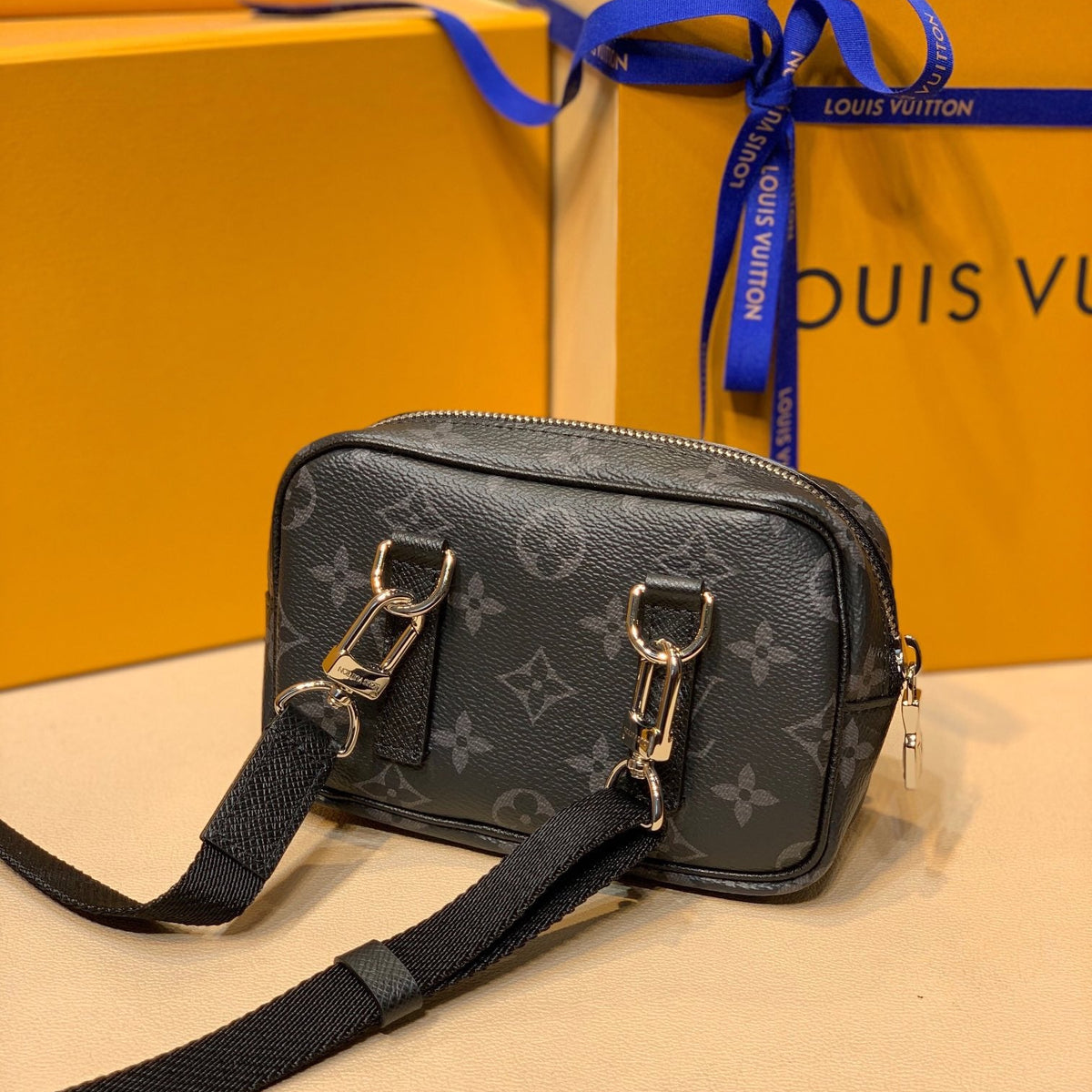 LOU OUTDOOR POUCH