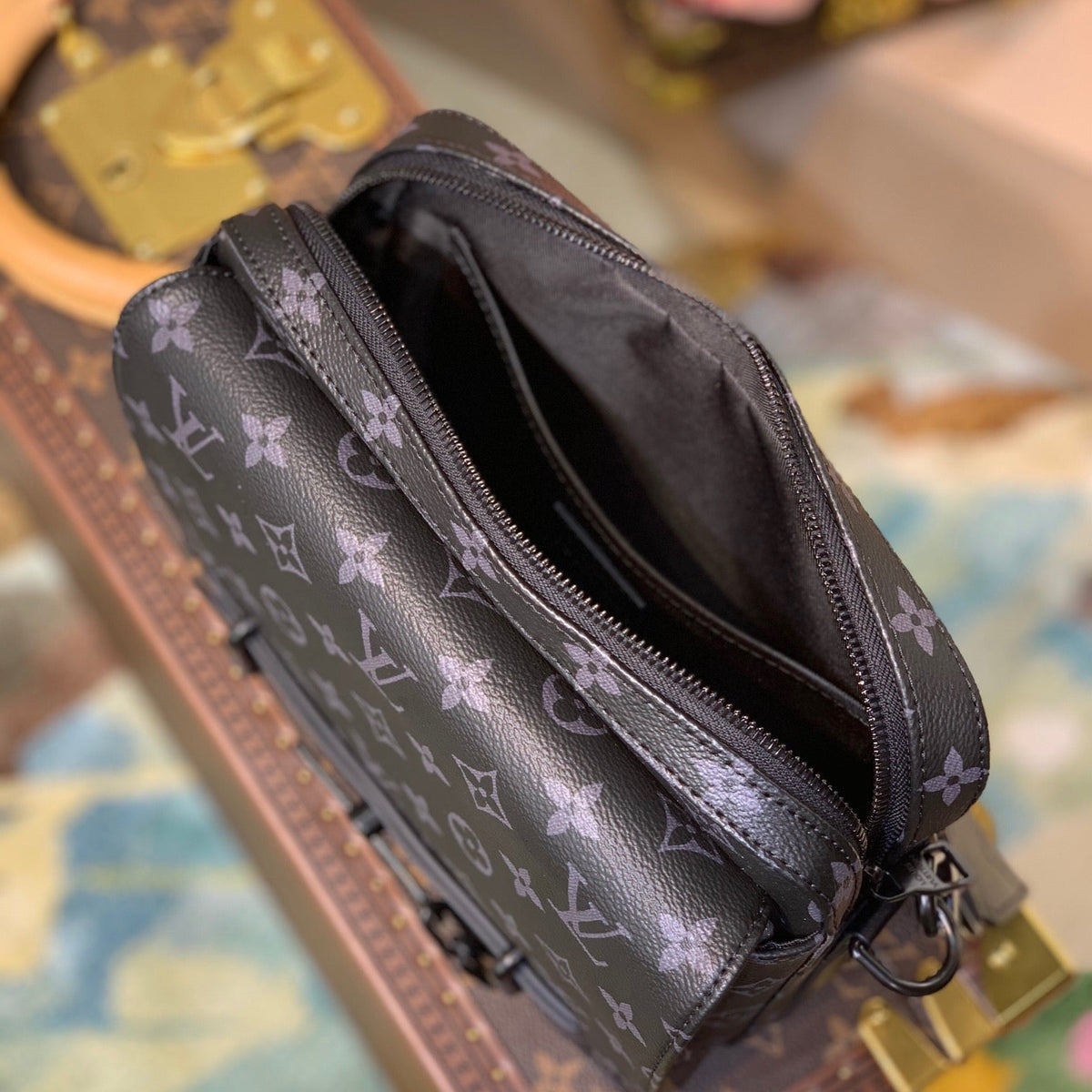 LOU STEAMER MESSENGER BAG