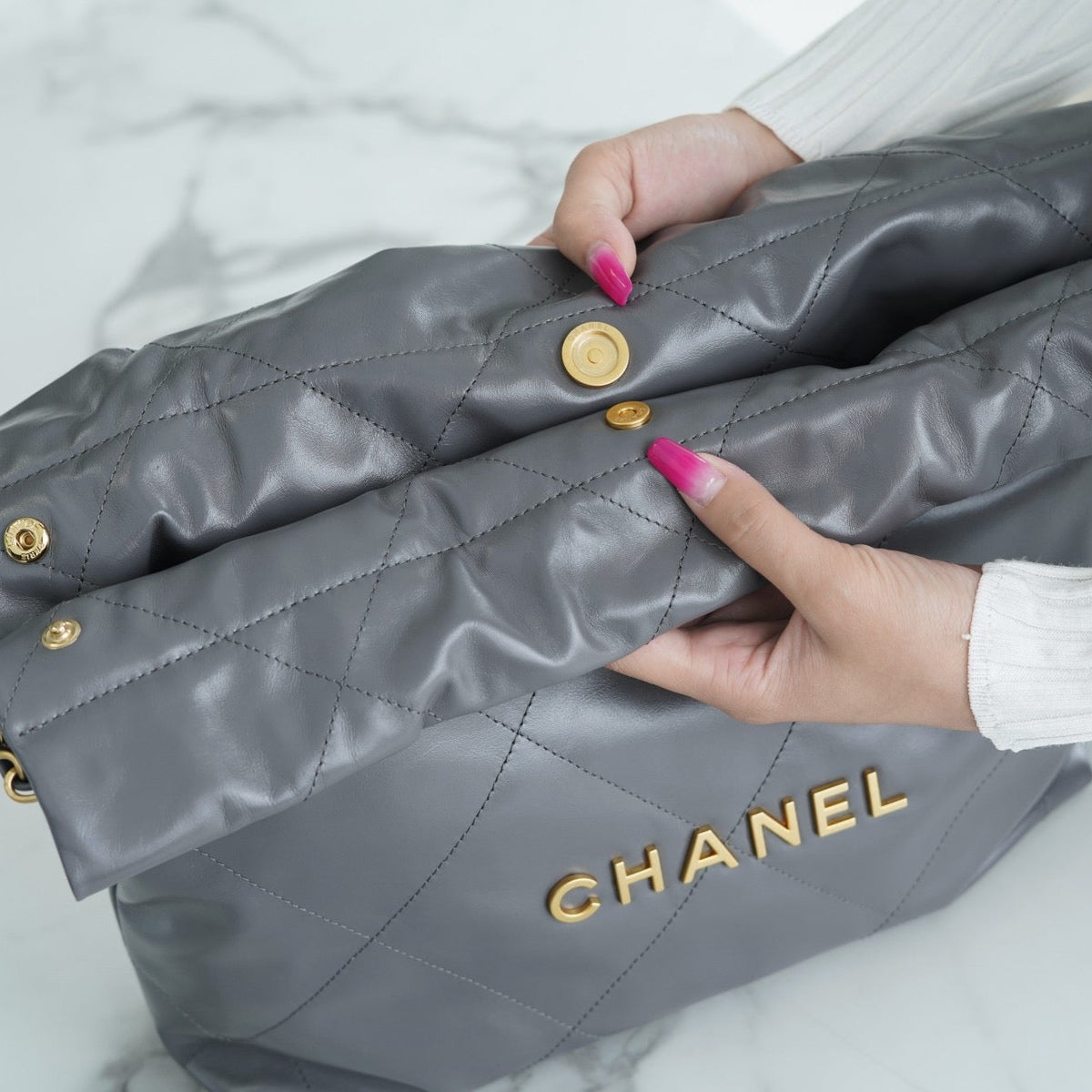 CC 22 SMALL HANDBAG