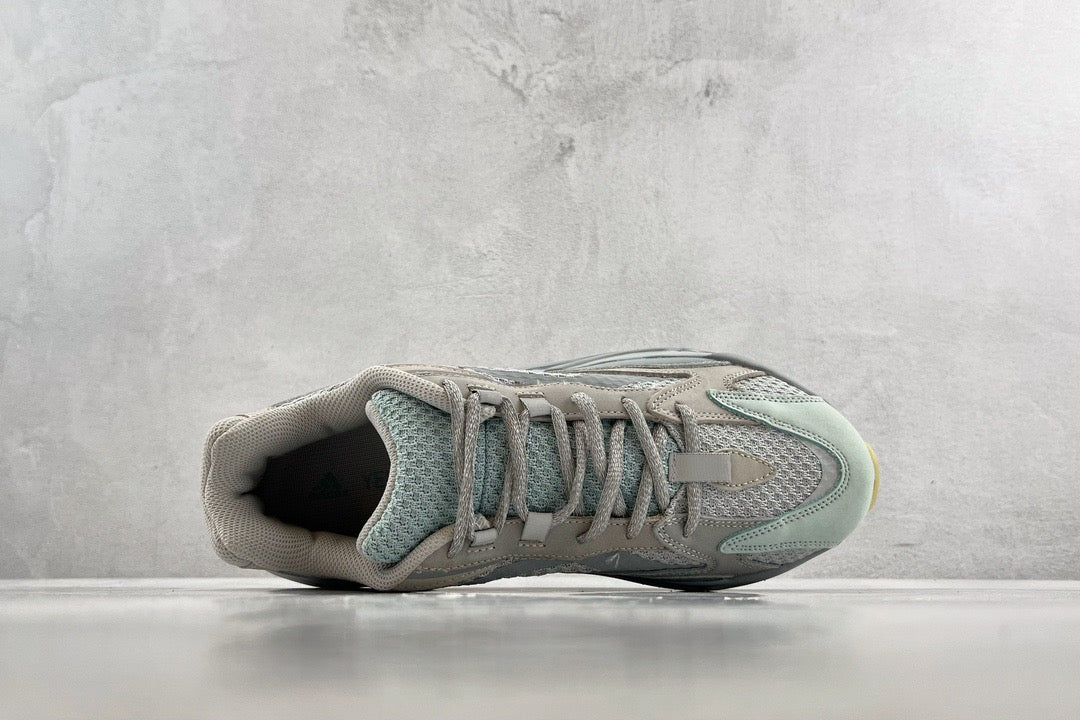 YEEZY BOOST 700 V2