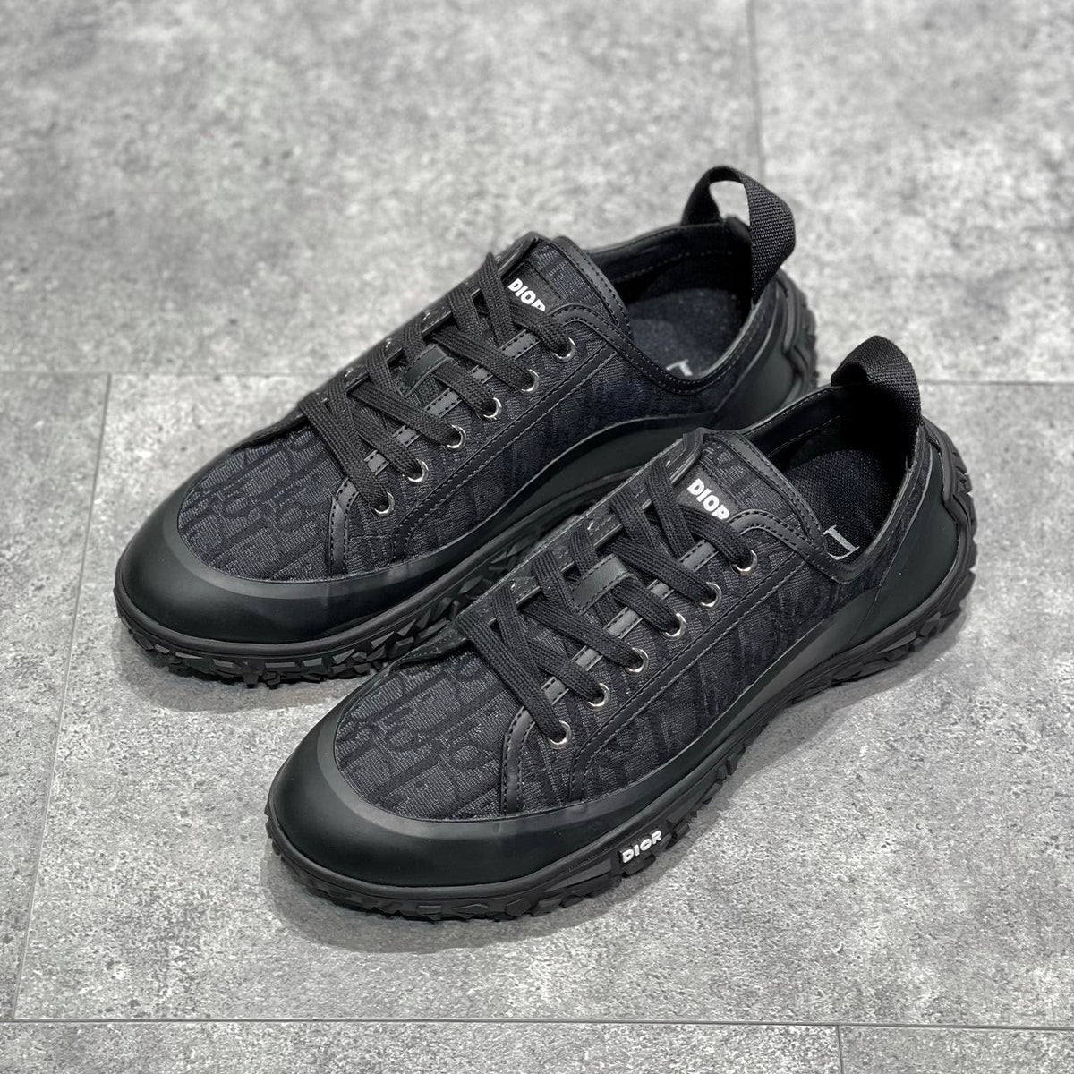 CD B28 SNEAKERS