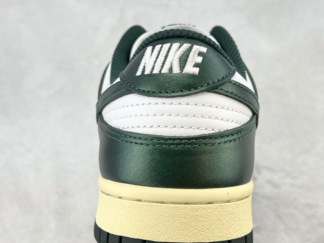 DUNK LOW VINTAGE GREEN