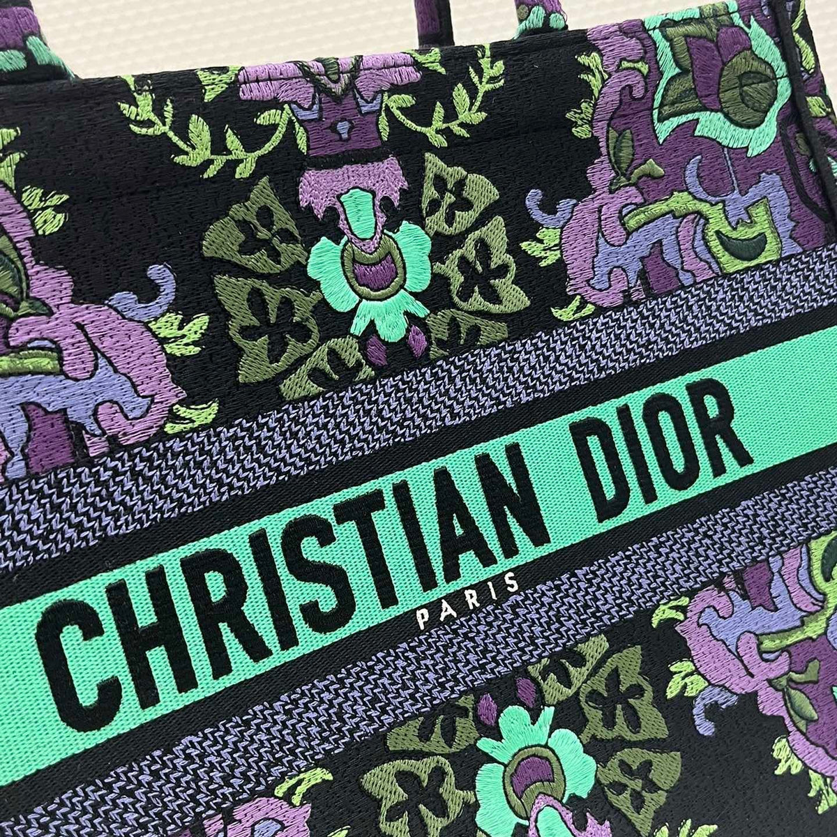 CD MEDIUM BOOK TOTE BAG