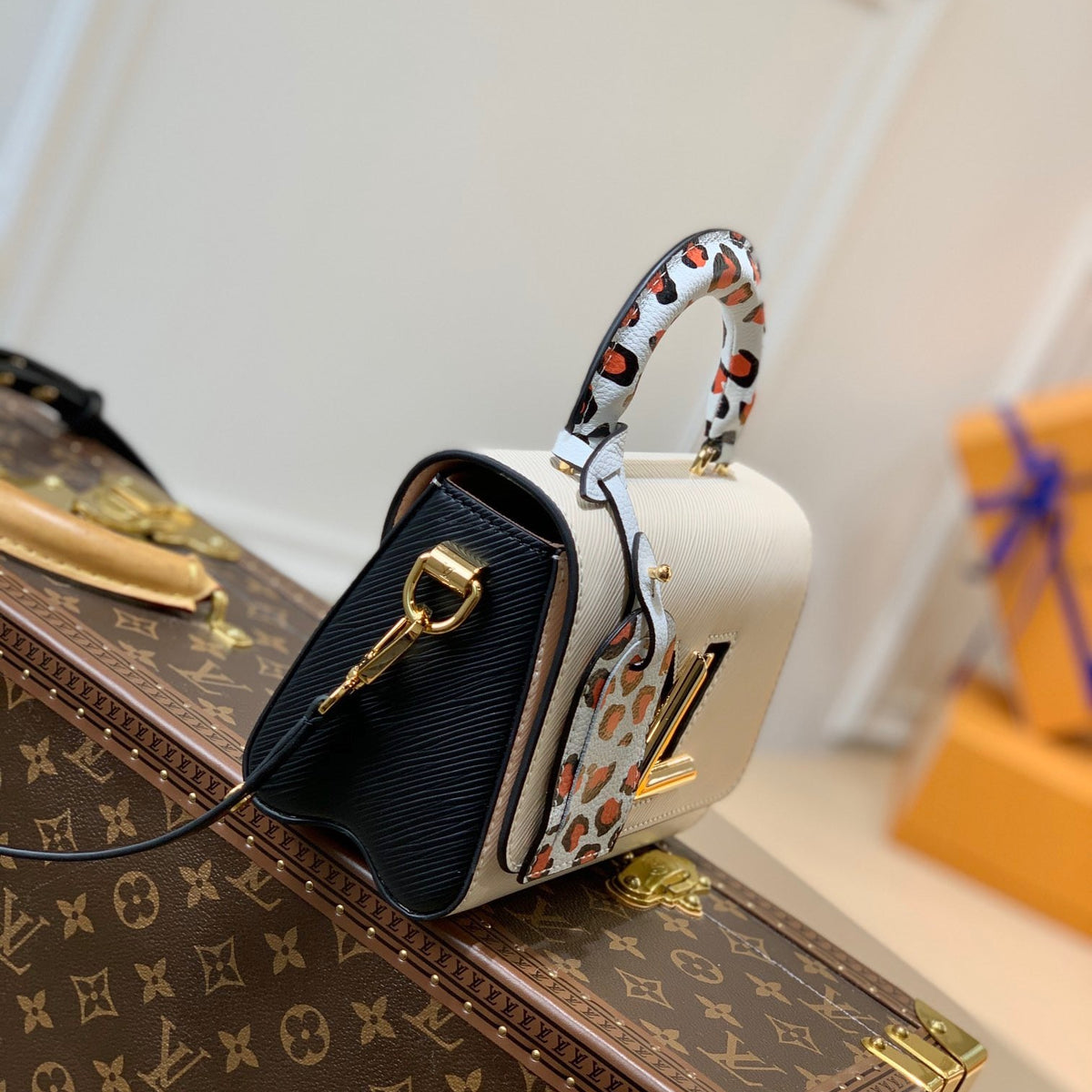 LOU TWIST PM BAG