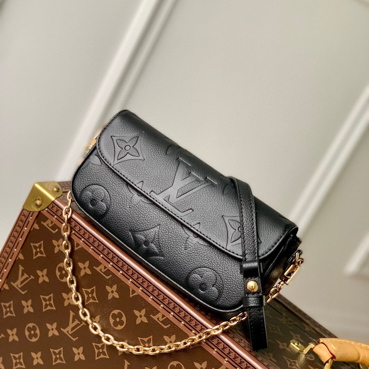LOU IVY WALLET ON CHAIN BAG