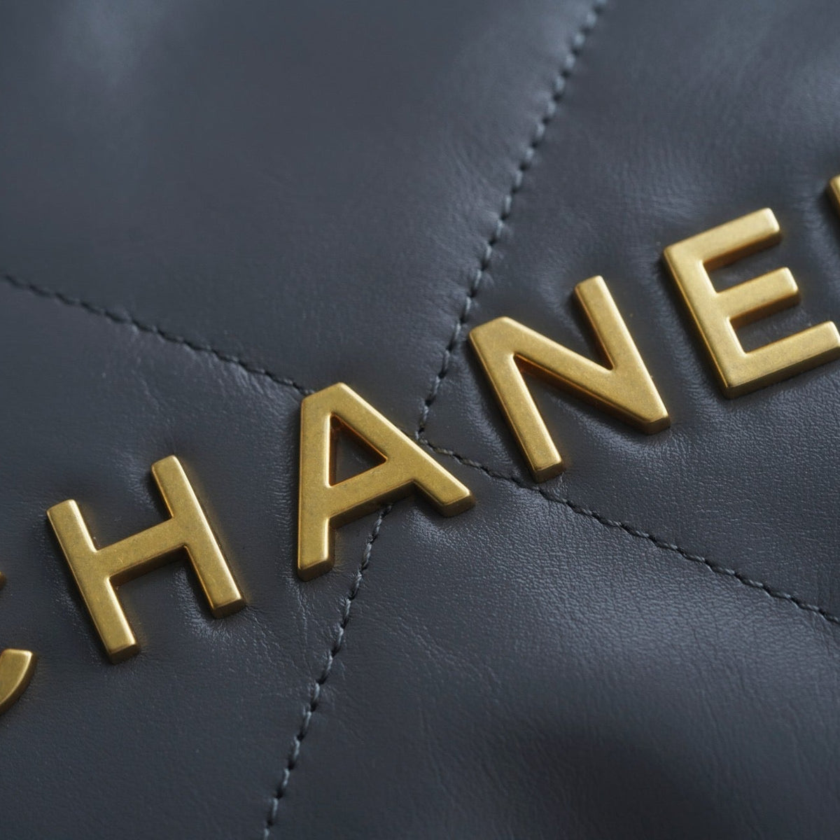 CC 22 SMALL HANDBAG