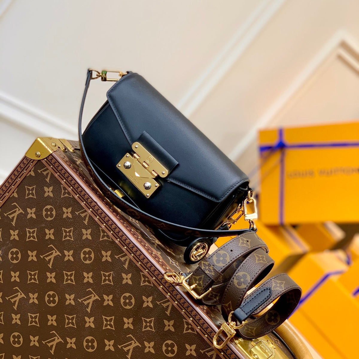 LOU SWING BAG